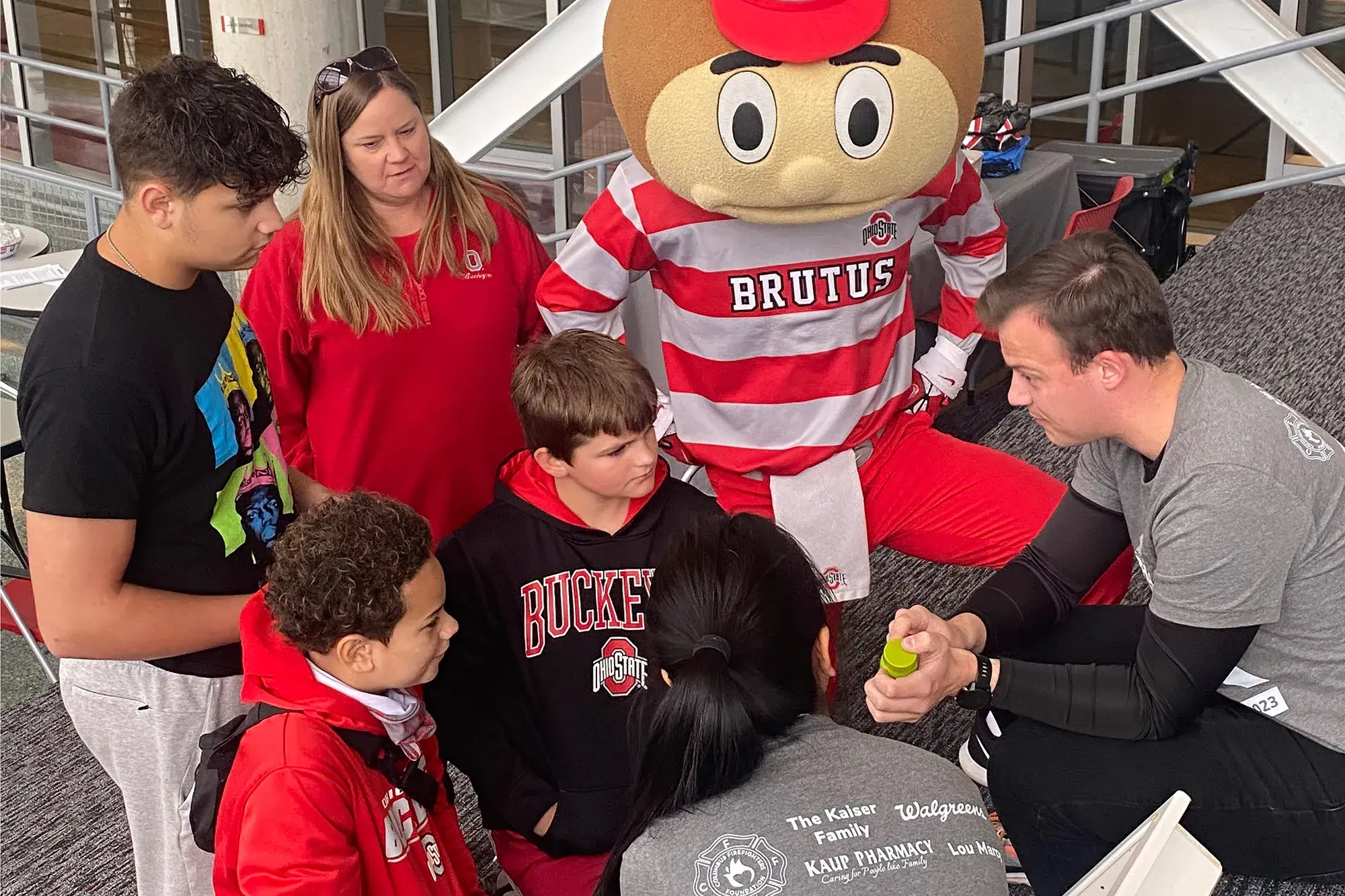Generation Rx ambassador teaching young kids about medicine bottle safety